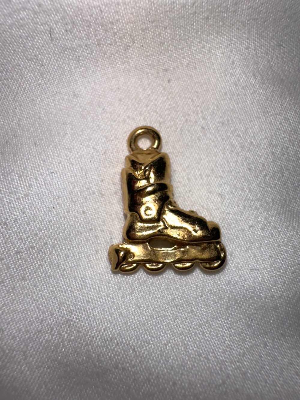 Gold Roller Skate Brooch Pin - Elegant Women's Jewelry